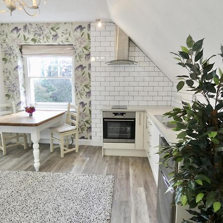 The Mount Somerton Retreat - Nr Bruton, Glastonbury, The Spectacular Wells Cathedral, Millfield School, Leonardo Helicopters, Yeovilton Luaran gambar