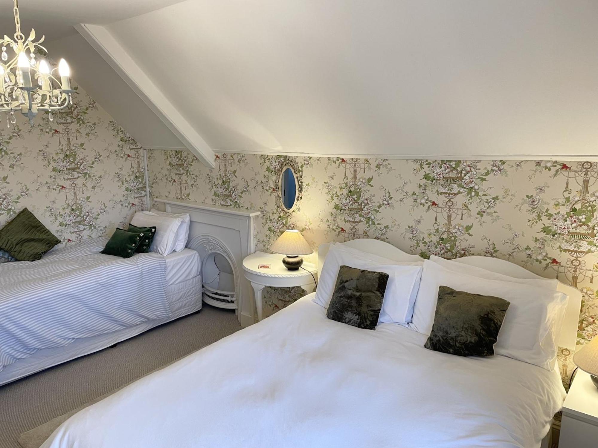 The Mount Somerton Retreat - Nr Bruton, Glastonbury, The Spectacular Wells Cathedral, Millfield School, Leonardo Helicopters, Yeovilton Luaran gambar