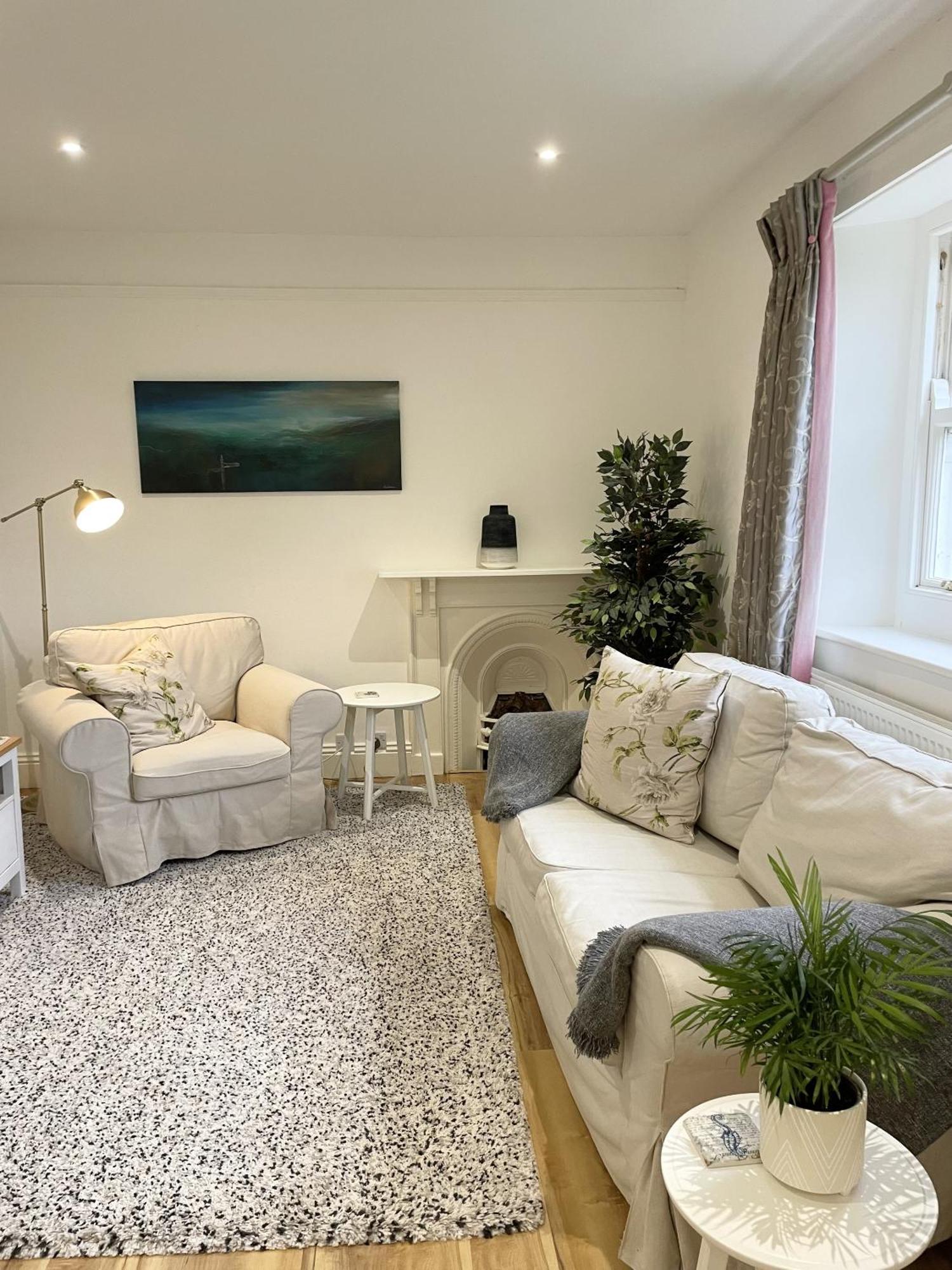 The Mount Somerton Retreat - Nr Bruton, Glastonbury, The Spectacular Wells Cathedral, Millfield School, Leonardo Helicopters, Yeovilton Bilik gambar